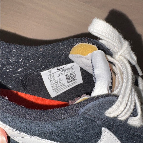 Vintage Nike Shoes - Picture 4 of 7